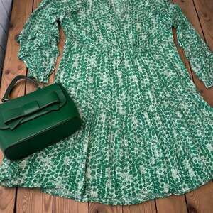 Suncoo Cooki Floral Green V-Neck Long Sleeve Smocked Waist Mini Dress